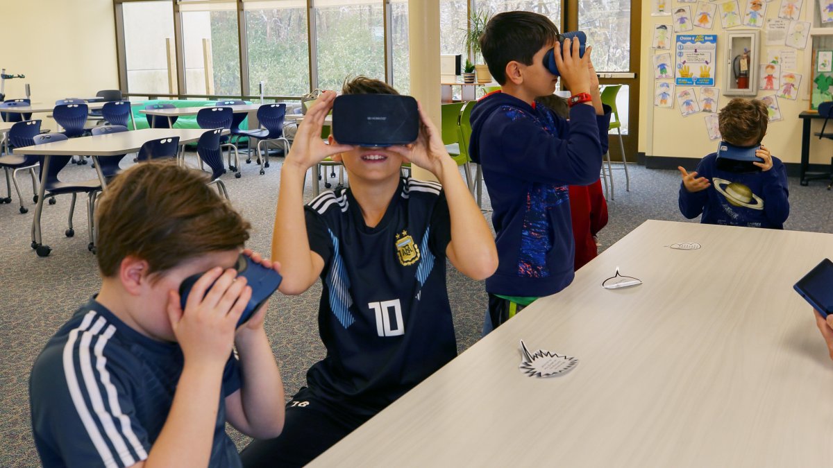 Students use virtual reality goggles