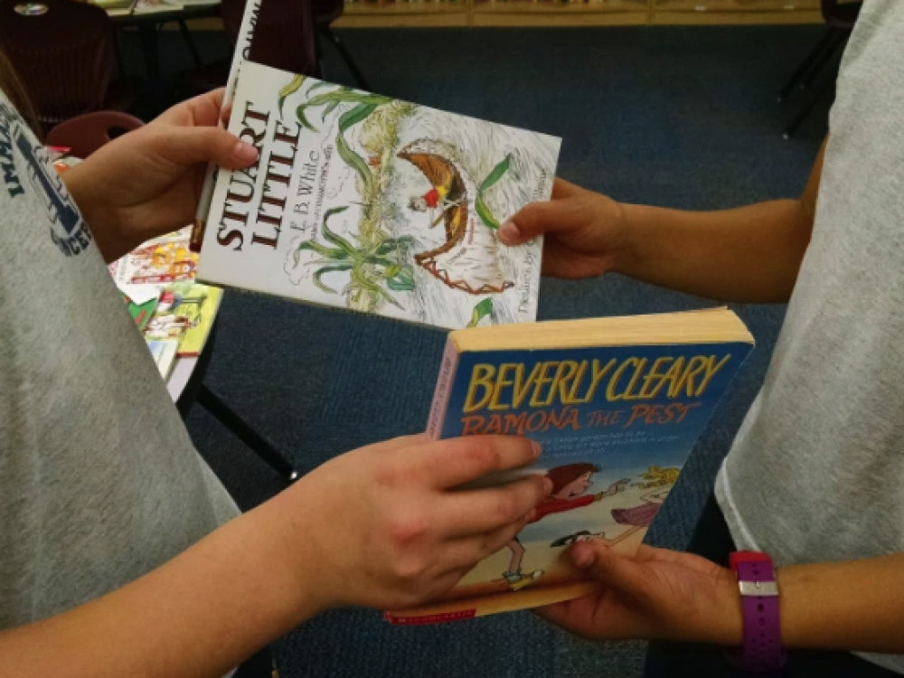 children swapping books