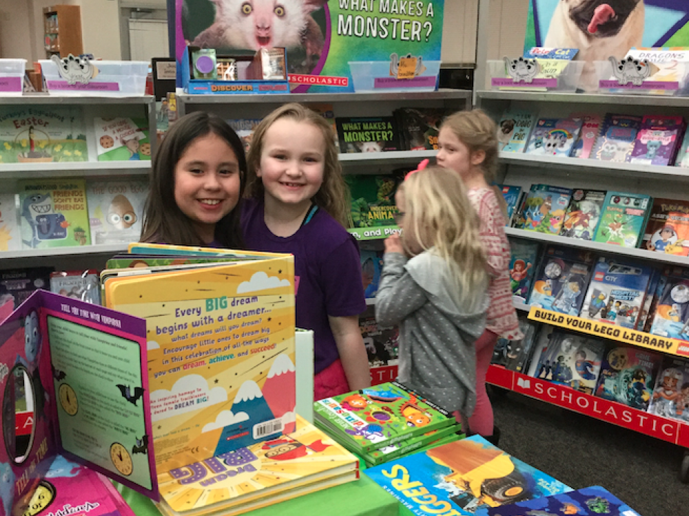 Students at the IM book fair